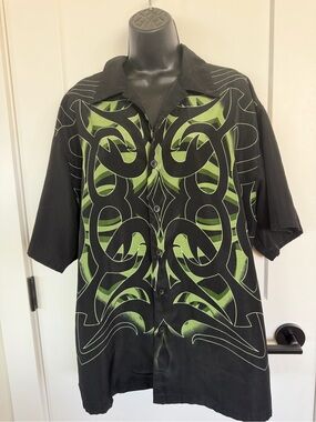 Men's Lightweight Vintage skate Black Short-Sleeve Shirt with GreenGraphic Print
